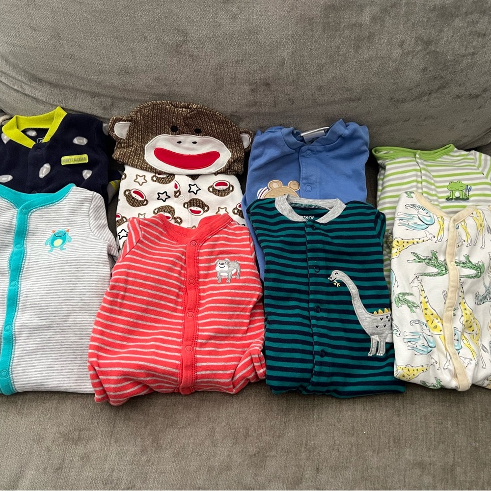 8 adorable onesie’s. size 6 months